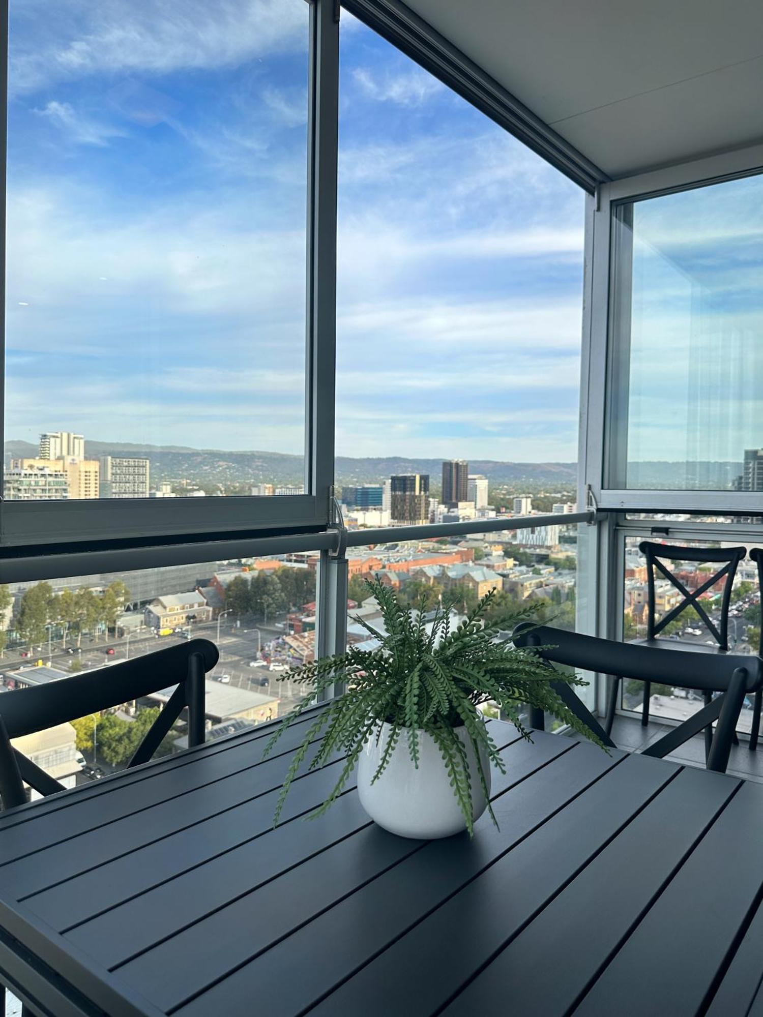 Penthouse View Apartment Luxury Cbd Penthouse Sleeps 6 Balcony Spa Access Adelajda Zewnętrze zdjęcie
